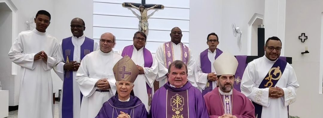 Padre José Martins celebra seu 30º aniversário de ordenação presbiteral com a presença de seu ordenante Dom Emanuel
