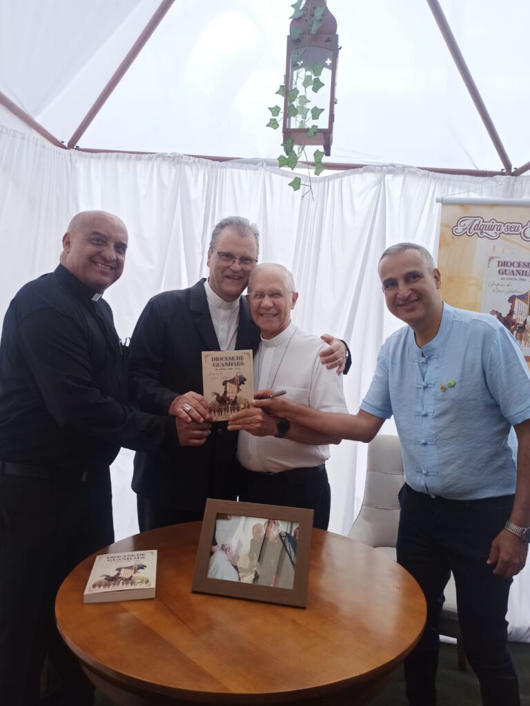 Lançamento do livro dos 40 anos da Diocese resgata a memória de uma Igreja viva