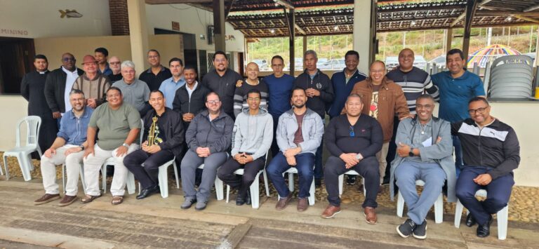 Clero da Diocese de Guanhães participa de encontro em Sabinópolis